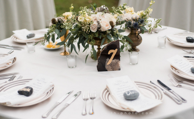 Vintage-Wedding-Centerpieces-LH-Photography-Wild-Acres-A-Chair-Affair-Event-Rentals